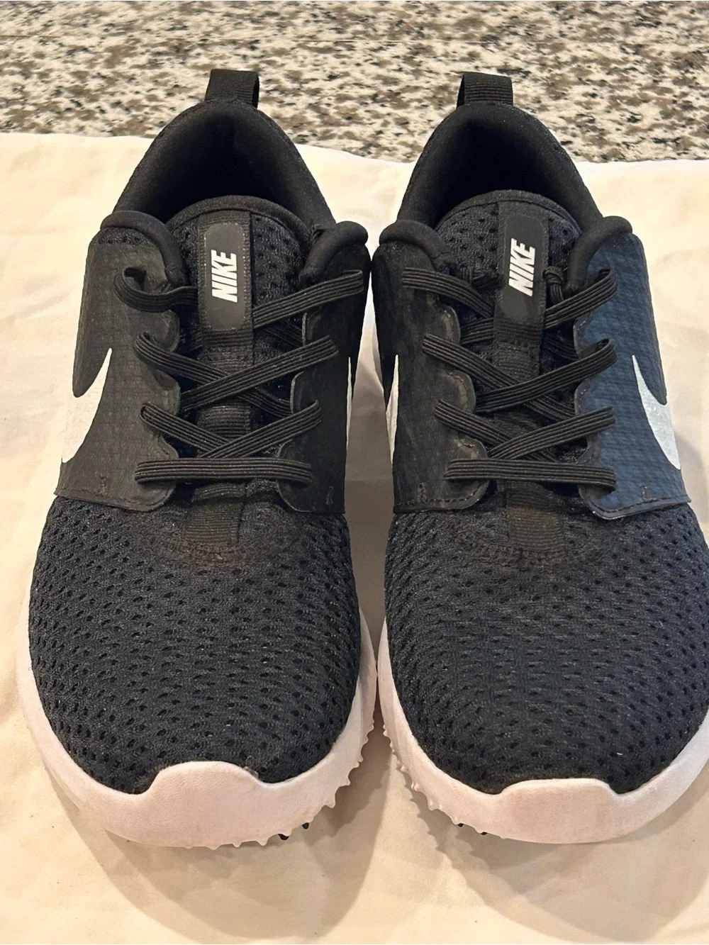 Nike Boys Black/White Golf  Shoes Sneakers Size 6Y Like New